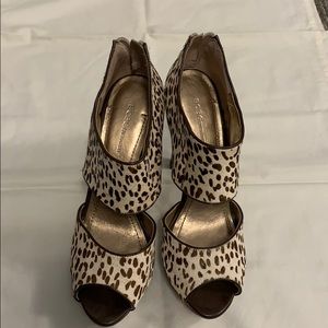 BCBGeneration woman’s heel sandal, size 8.5